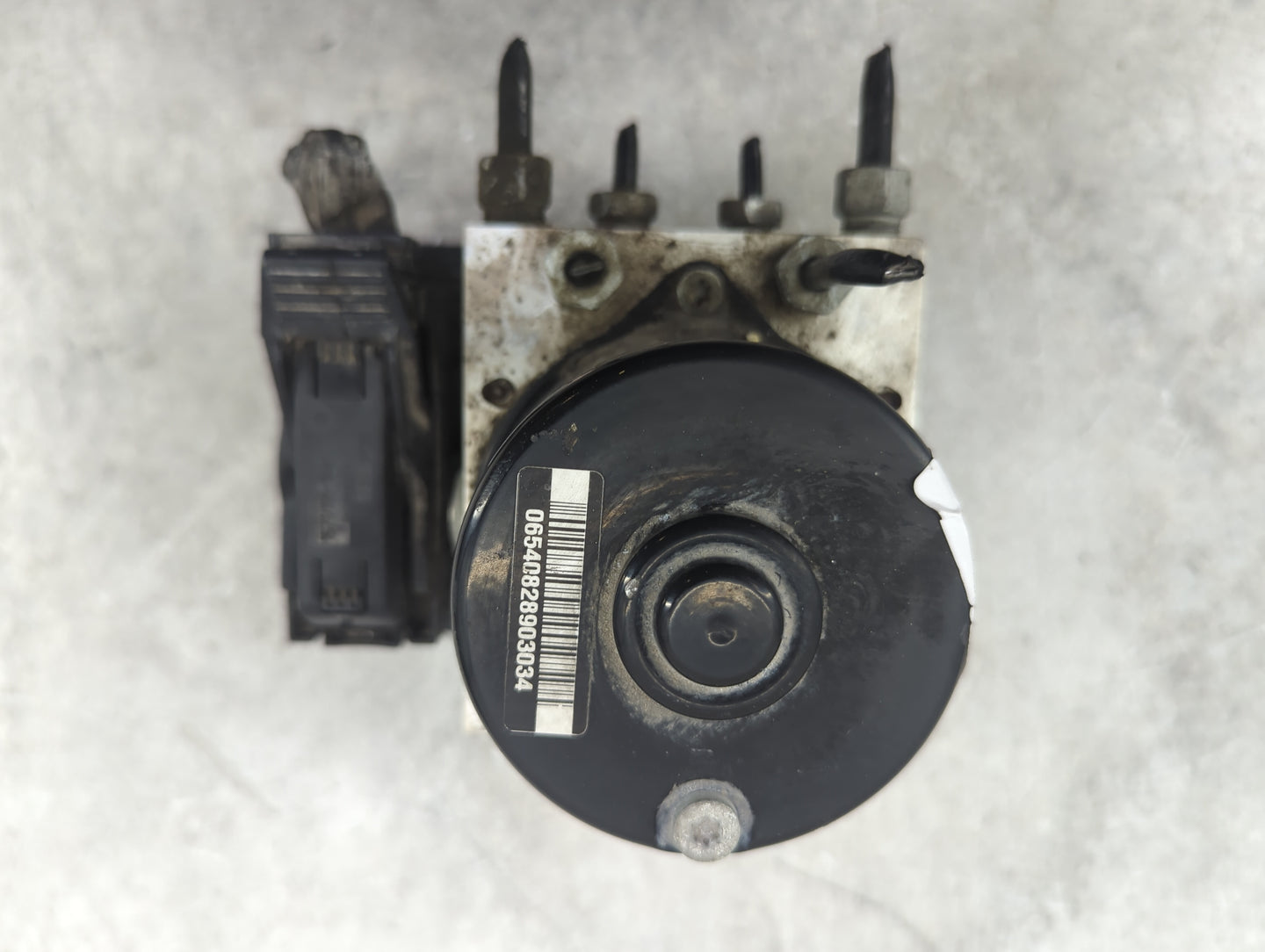 2016 Chevrolet Cruze ABS Pump Control Module Replacement P/N:13434670 Fits OEM Used Auto Parts - Oemusedautoparts1.com