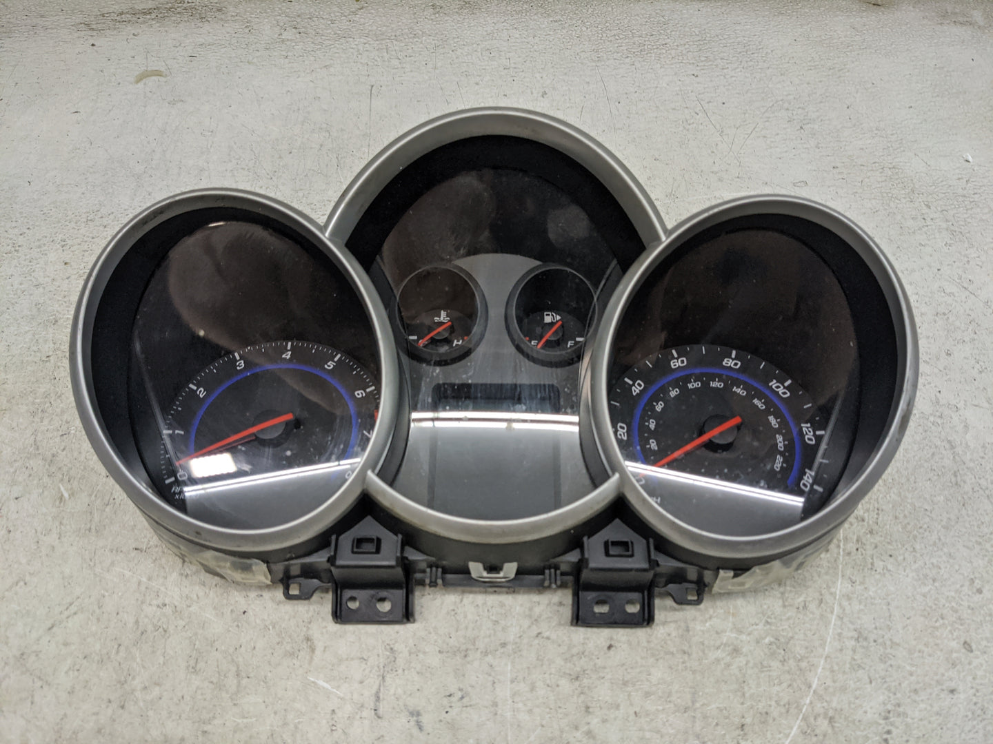 2015-2016 Chevrolet Cruze Instrument Cluster Speedometer Gauges P/N:42362675 AHM9 Miles:119K Fits Fits 2015 2016 OEM Used Au