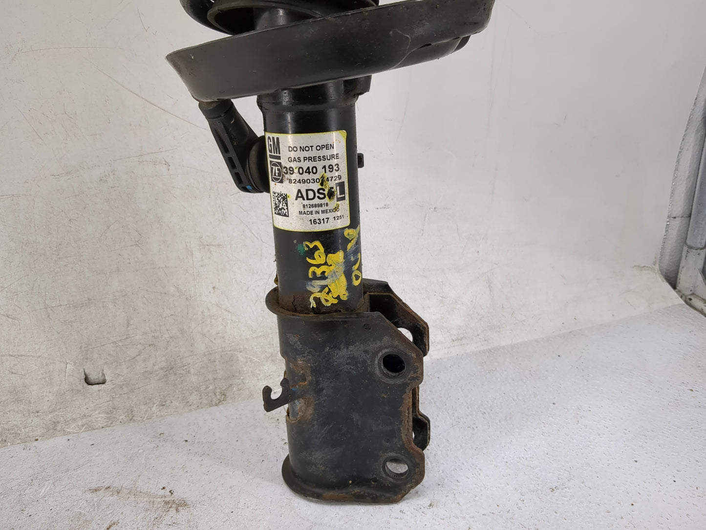 2016 Chevrolet Cruze Drivers Front Strut Assembly Oem 1464596 - Oemusedautoparts1.com
