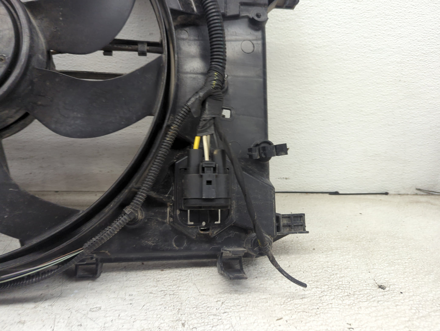 2011-2016 Chevrolet Cruze Electric Radiator Cooling Fan Motor Assembly Fits Fits 2011 2012 2013 2014 2015 2016 2017 OEM Used