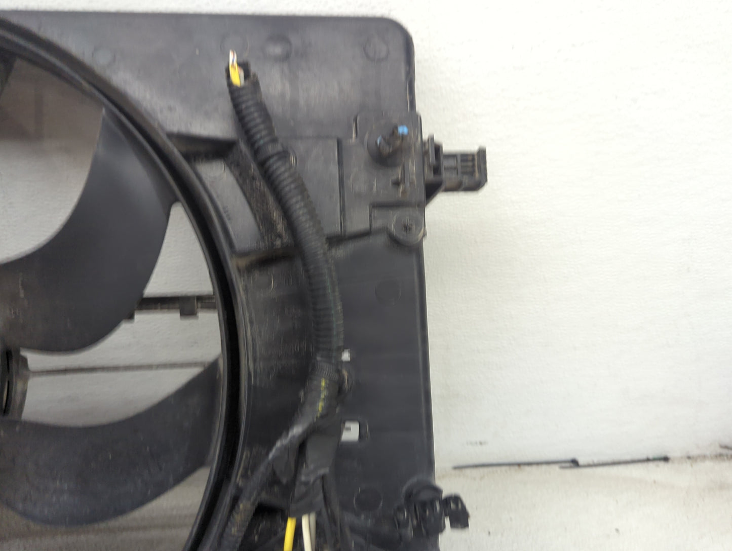 2011-2016 Chevrolet Cruze Electric Radiator Cooling Fan Motor Assembly Fits Fits 2011 2012 2013 2014 2015 2016 2017 OEM Used