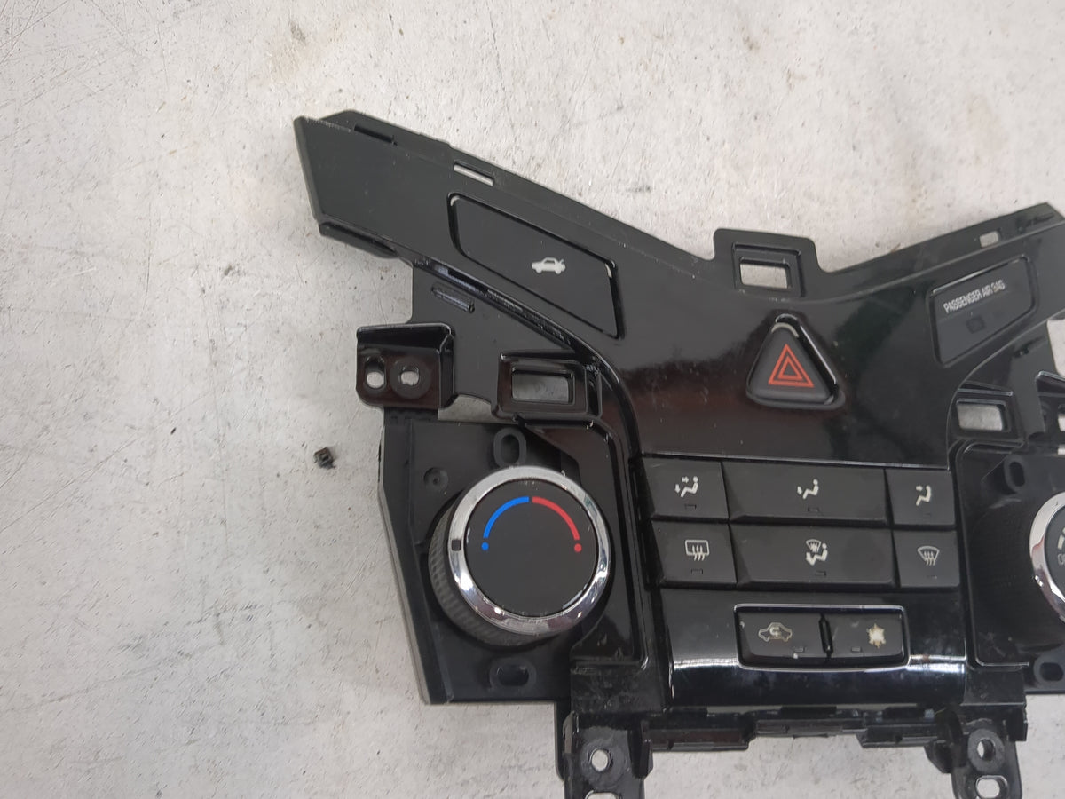 2012-2016 Chevrolet Cruze Climate Control Module Temperature AC/Heater Replacement P/N:95146207 3862070 Fits OEM Used Auto P