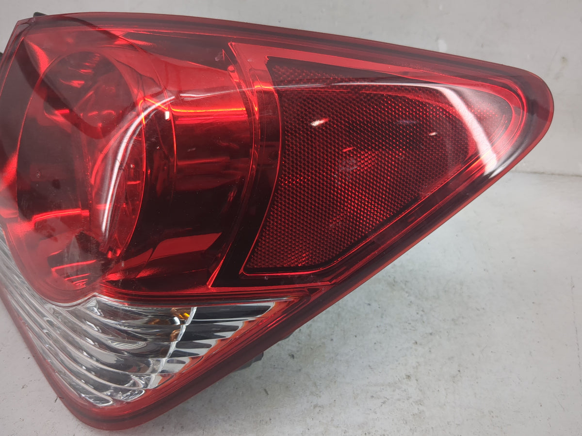 2011 Chevrolet Cruze Passenger Right Side Deck Lid Mounted Tail Light 1520082 - Oemusedautoparts1.com