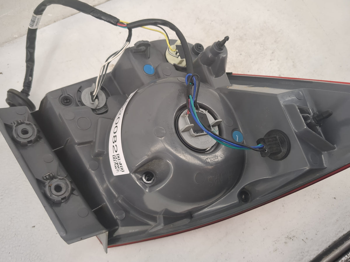 2011 Chevrolet Cruze Passenger Right Side Deck Lid Mounted Tail Light 1520082 - Oemusedautoparts1.com