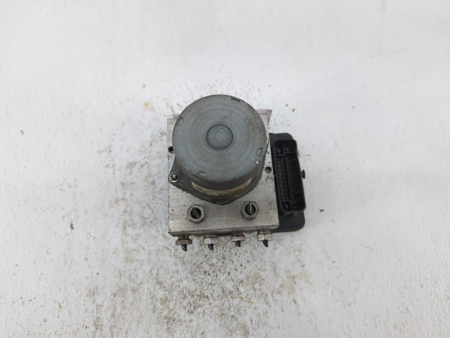 2016 Chevrolet Cruze ABS Pump Control Module Replacement P/N:39042384 39064664 Fits OEM Used Auto Parts - Oemusedautoparts1.