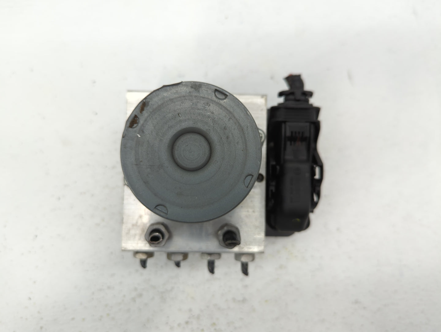 2016 Chevrolet Cruze ABS Pump Control Module Replacement P/N:39042384 39064664 Fits OEM Used Auto Parts - Oemusedautoparts1.