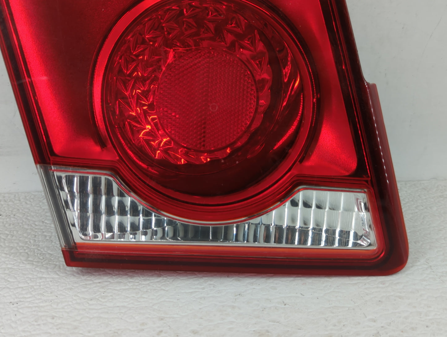 2011-2016 Chevrolet Cruze Tail Light Assembly Driver Left OEM P/N:3057KLCP Fits Fits 2011 2012 2013 2014 2015 2016 OEM Used 