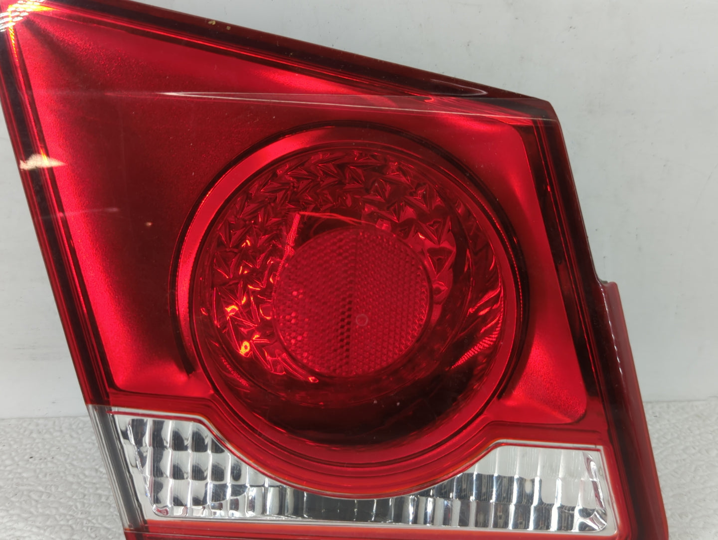 2011-2016 Chevrolet Cruze Tail Light Assembly Driver Left OEM P/N:3057KLCP Fits Fits 2011 2012 2013 2014 2015 2016 OEM Used 