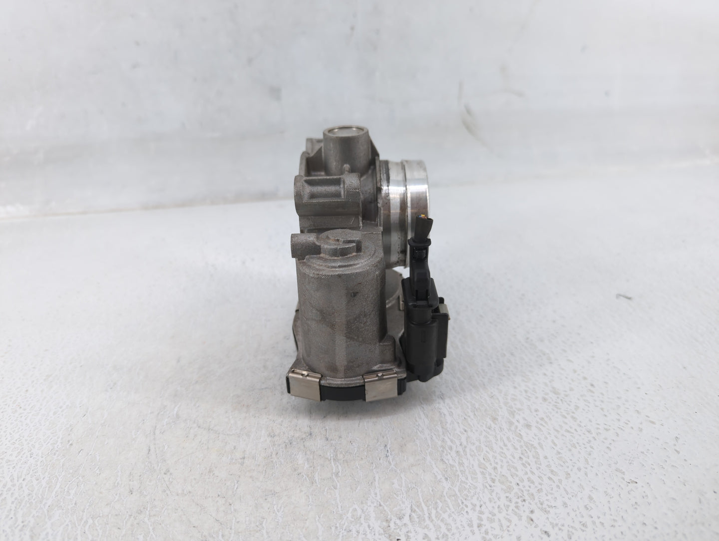 2016-2017 Chevrolet Cruze Throttle Body Fits Fits 2016 2017 2018 2019 OEM Used Auto Parts - Oemusedautoparts1.com