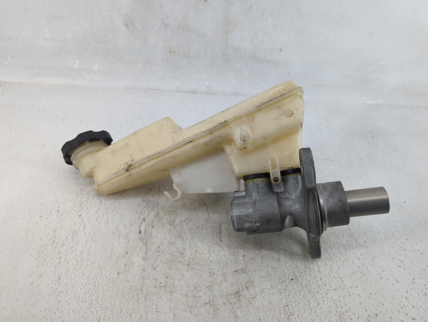 2016-2019 Chevrolet Cruze Brake Master Cylinder - Oemusedautoparts1.com