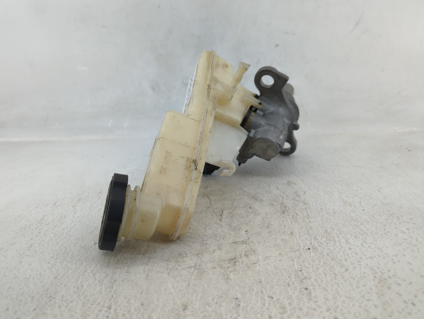2016-2019 Chevrolet Cruze Brake Master Cylinder - Oemusedautoparts1.com