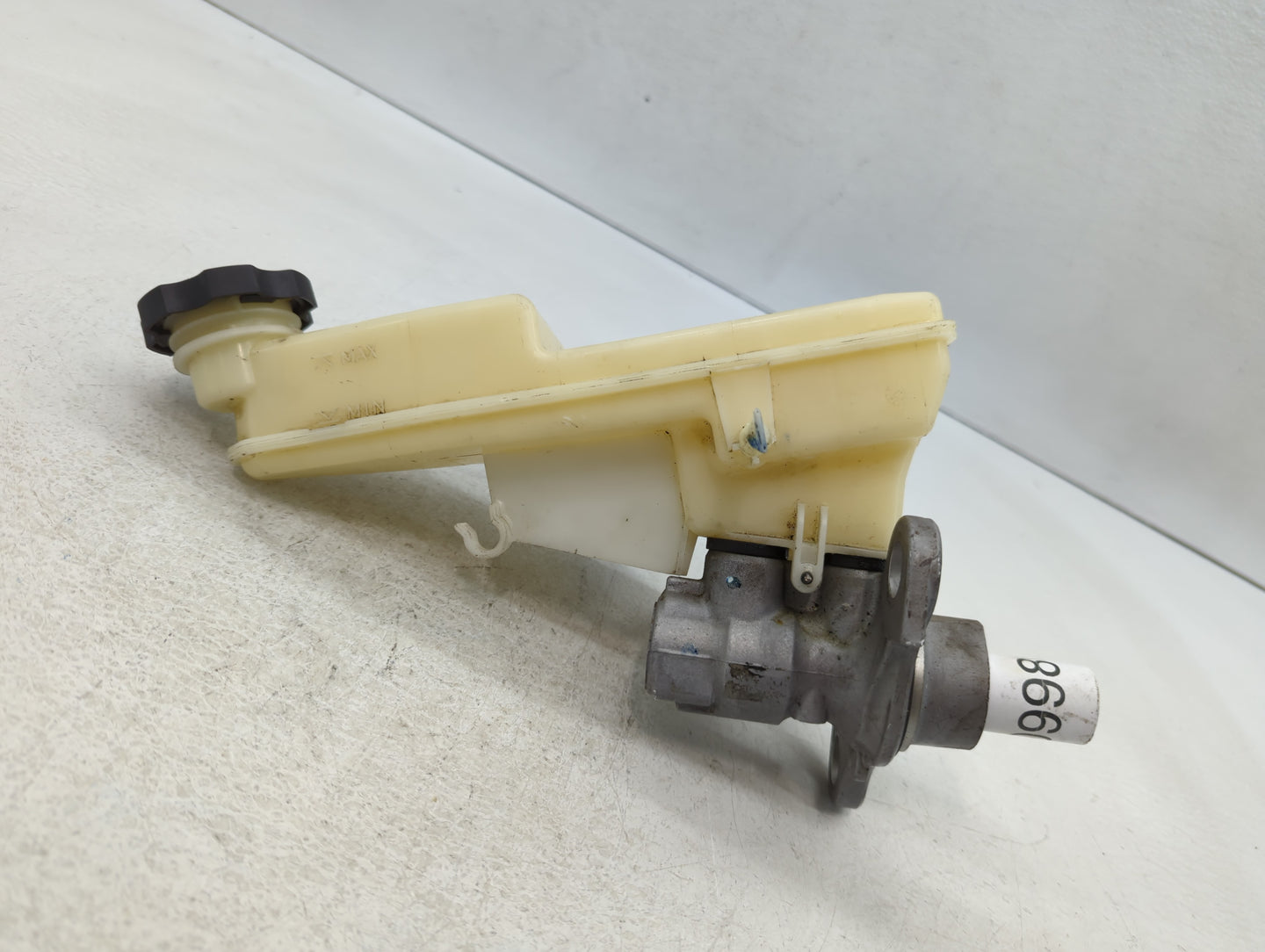 2016-2019 Chevrolet Cruze Brake Master Cylinder 609983 - Oemusedautoparts1.com