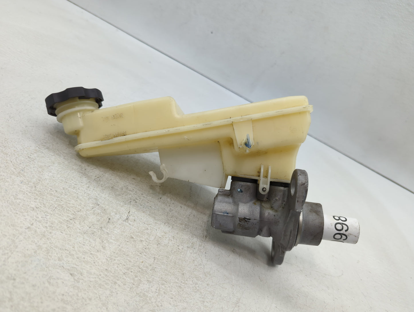 2016-2019 Chevrolet Cruze Brake Master Cylinder 609983 - Oemusedautoparts1.com