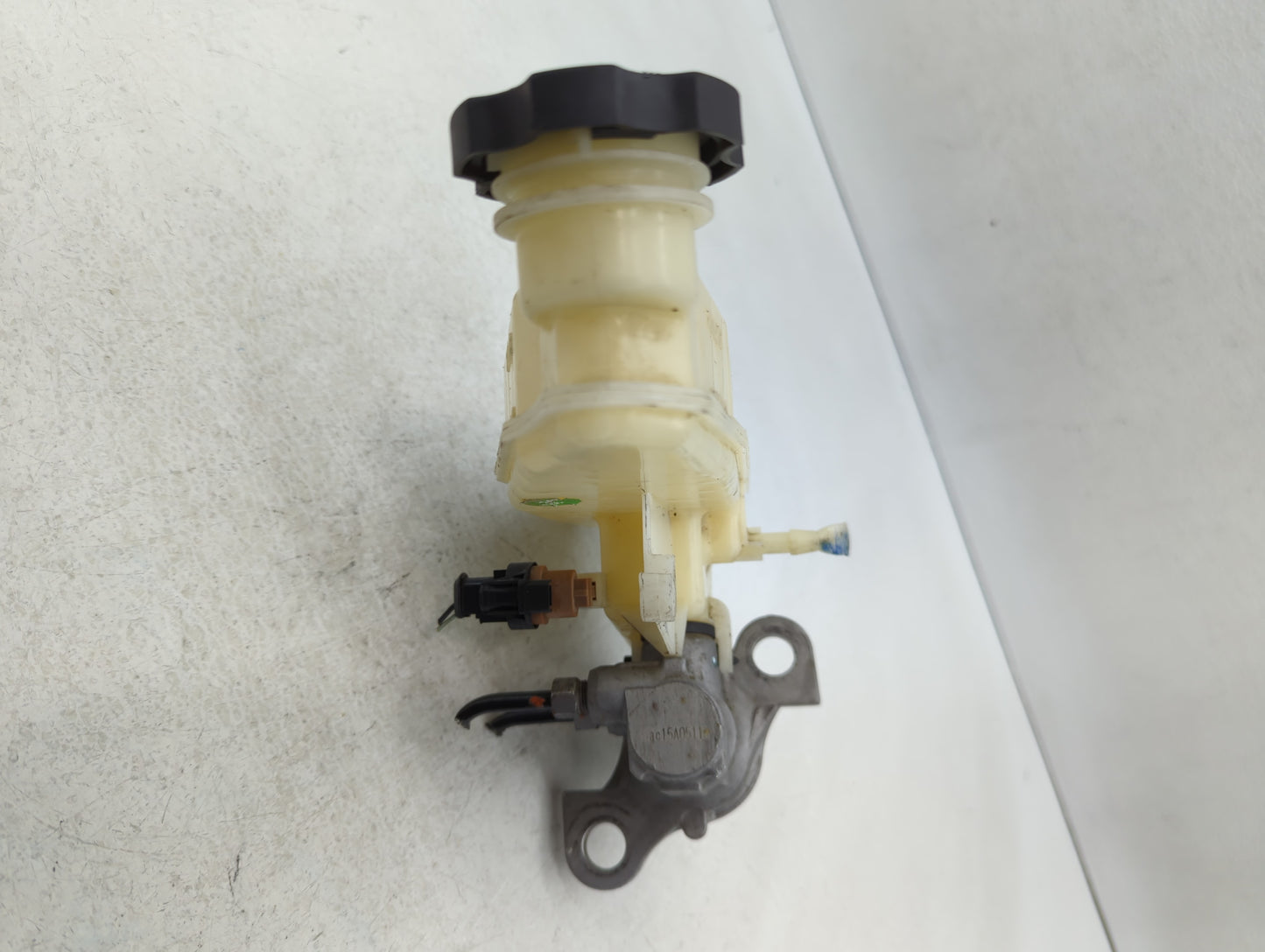 2016-2019 Chevrolet Cruze Brake Master Cylinder 609983 - Oemusedautoparts1.com