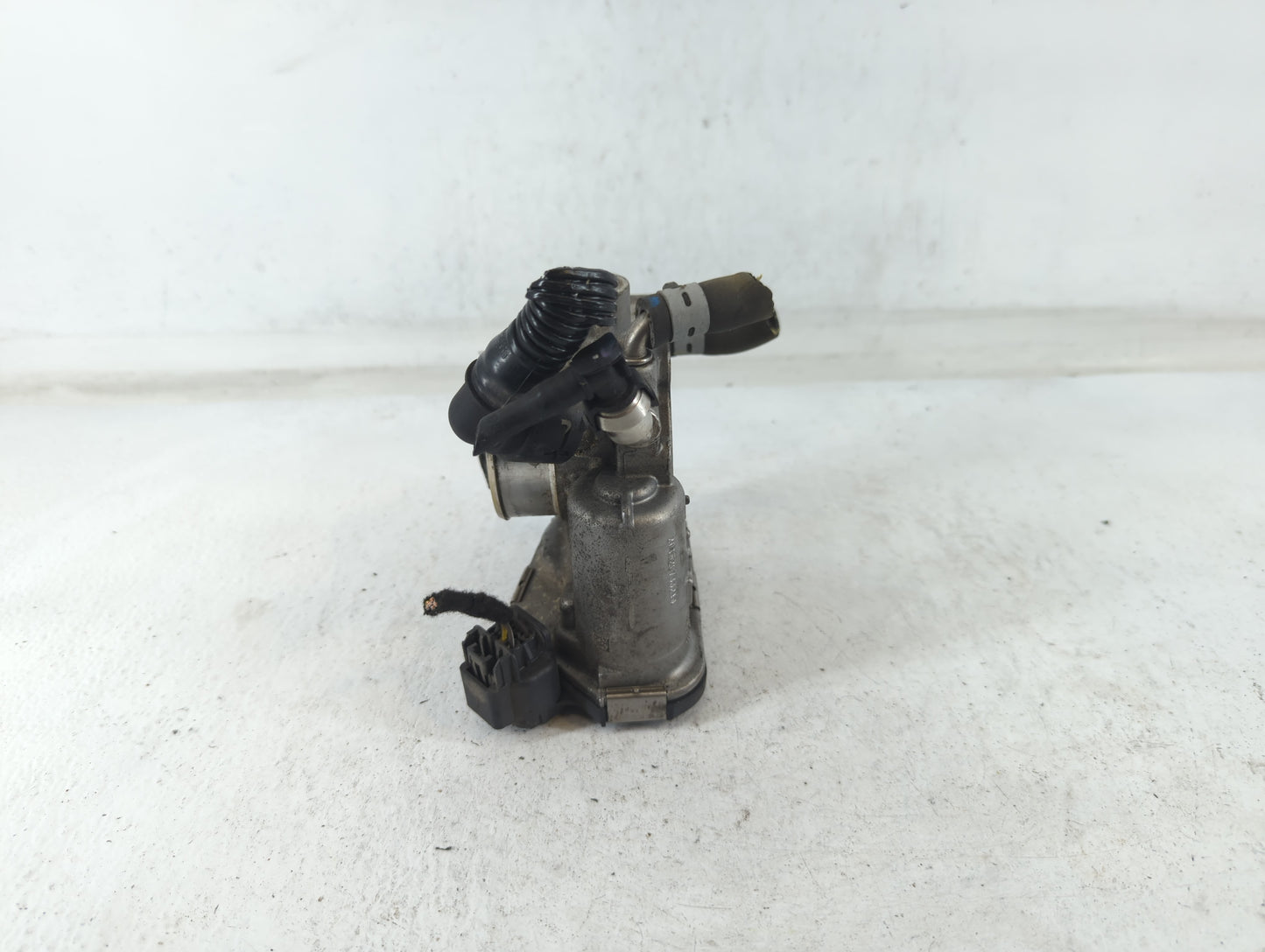 2011-2016 Chevrolet Cruze Throttle Body P/N:55 561495 Fits Fits 2009 2010 2011 2012 2013 2014 2015 2016 2017 2018 OEM Used A