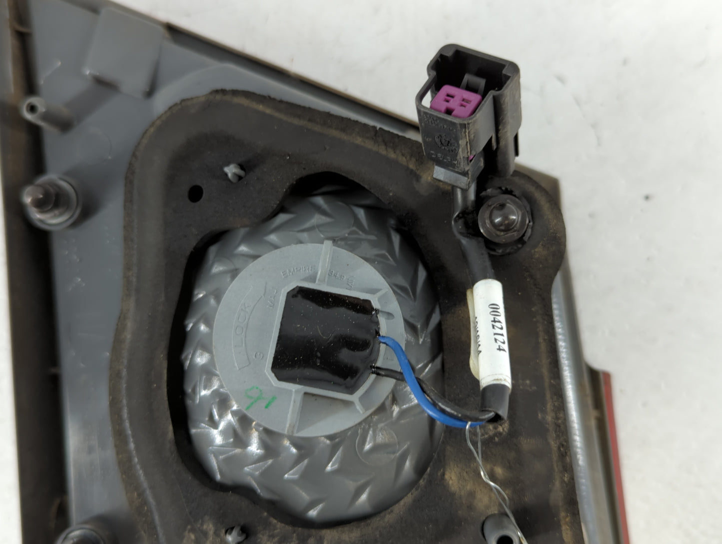 2011-2016 Chevrolet Cruze Tail Light Assembly Passenger Right OEM P/N:0042124 Fits Fits 2011 2012 2013 2014 2015 2016 OEM Us