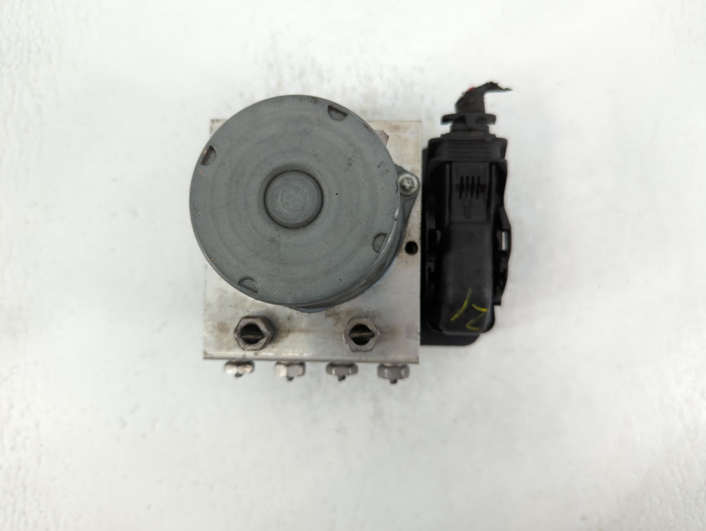 2016 Chevrolet Cruze ABS Pump Control Module Replacement P/N:39042384 Fits OEM Used Auto Parts - Oemusedautoparts1.com