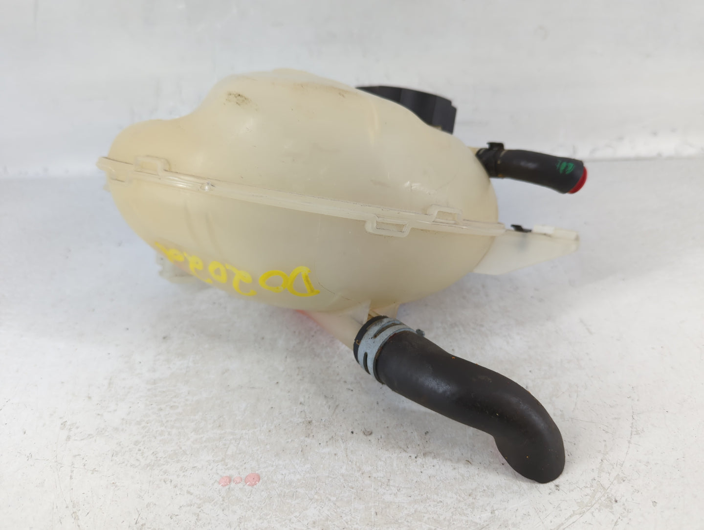 2016-2019 Chevrolet Cruze Radiator Coolant Overflow Expansion Tank Bottle - Oemusedautoparts1.com