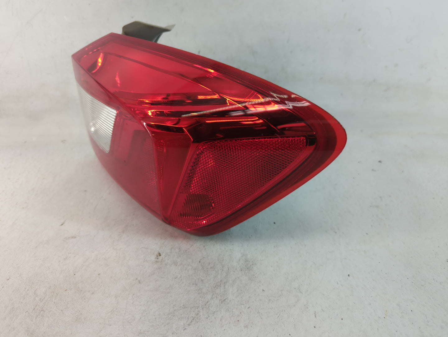 2016 Chevrolet Cruze Tail Light Assembly Passenger Right OEM P/N:84078119 Fits OEM Used Auto Parts - Oemusedautoparts1.com