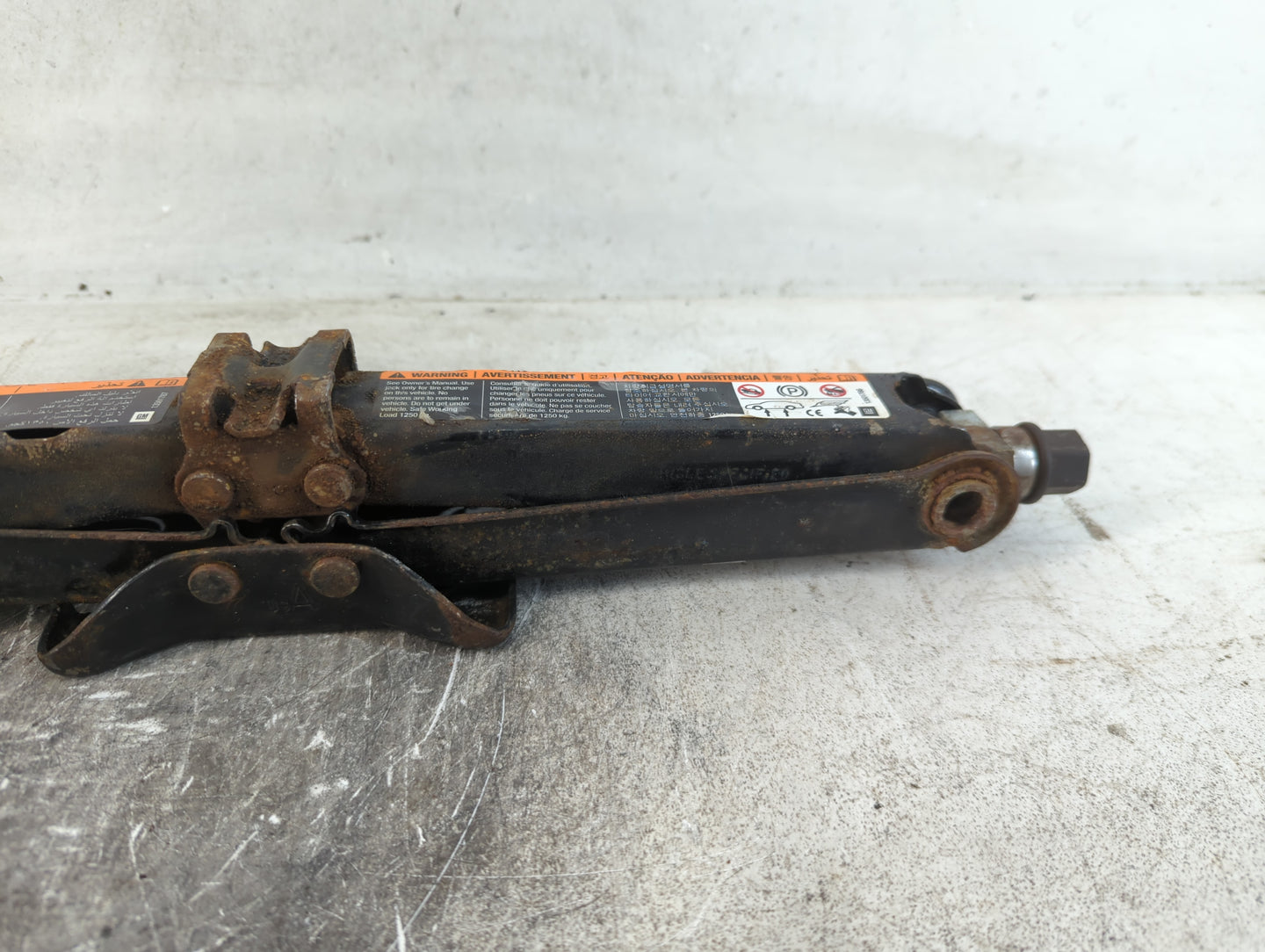 2016 Chevrolet Cruze Spare Scissor Car Jack - Oemusedautoparts1.com