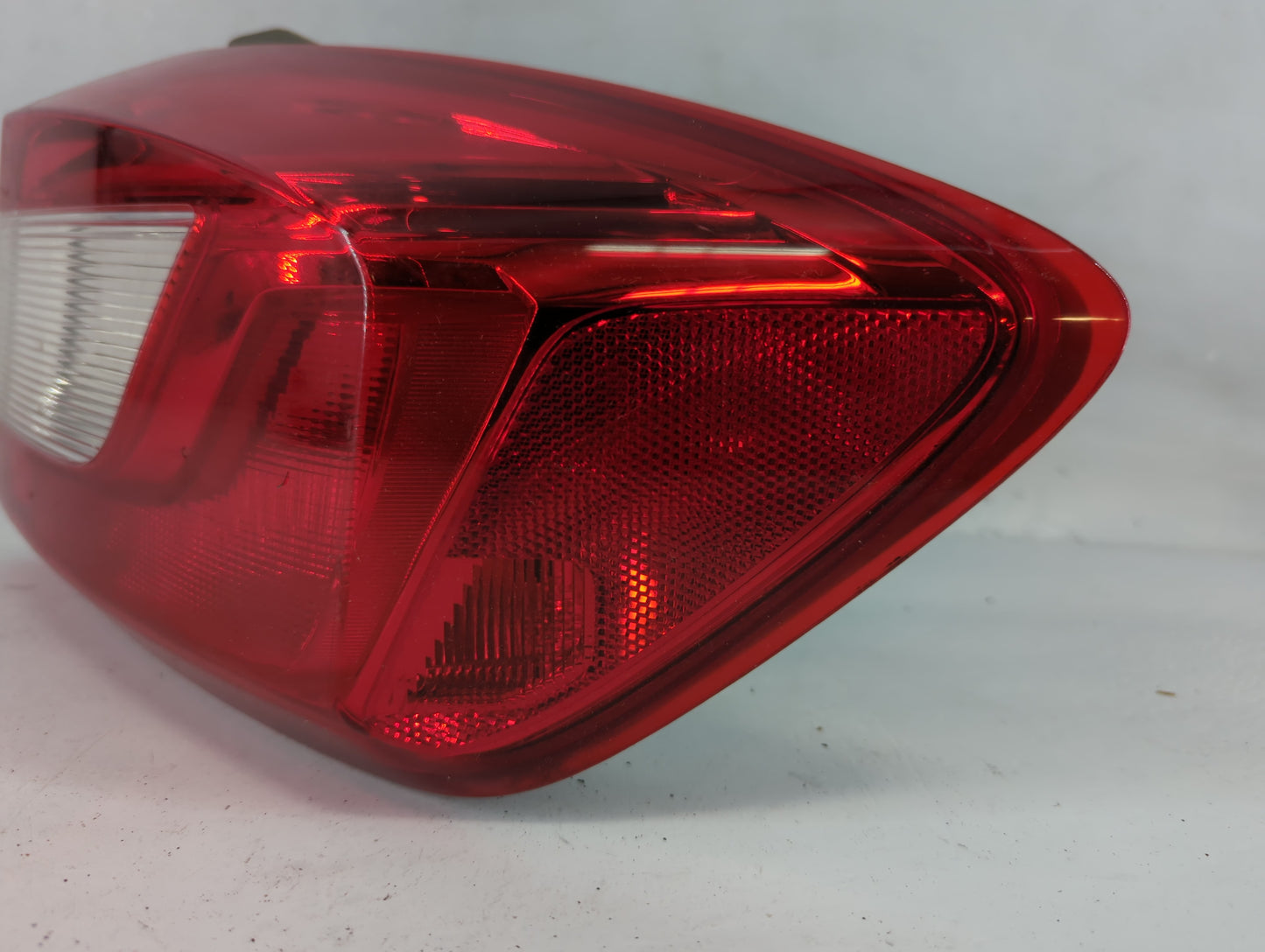 2016 Chevrolet Cruze Tail Light Assembly Passenger Right OEM P/N:84078119 Fits OEM Used Auto Parts - Oemusedautoparts1.com