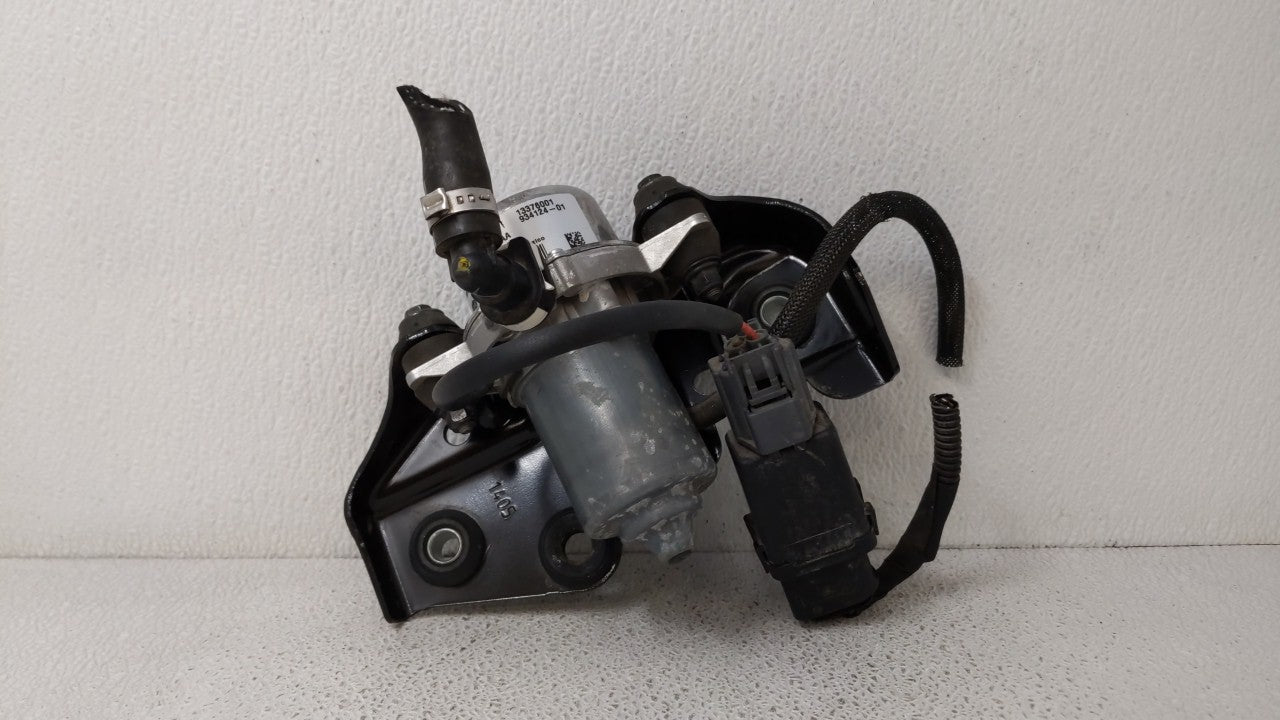 2013-2016 Chevrolet Cruze Central Vaccum Lock Pump 15211 1073 002 - Oemusedautoparts1.com