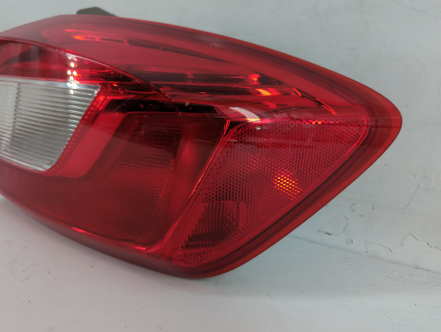 2016 Chevrolet Cruze Tail Light Assembly Passenger Right OEM P/N:84078119 Fits OEM Used Auto Parts - Oemusedautoparts1.com