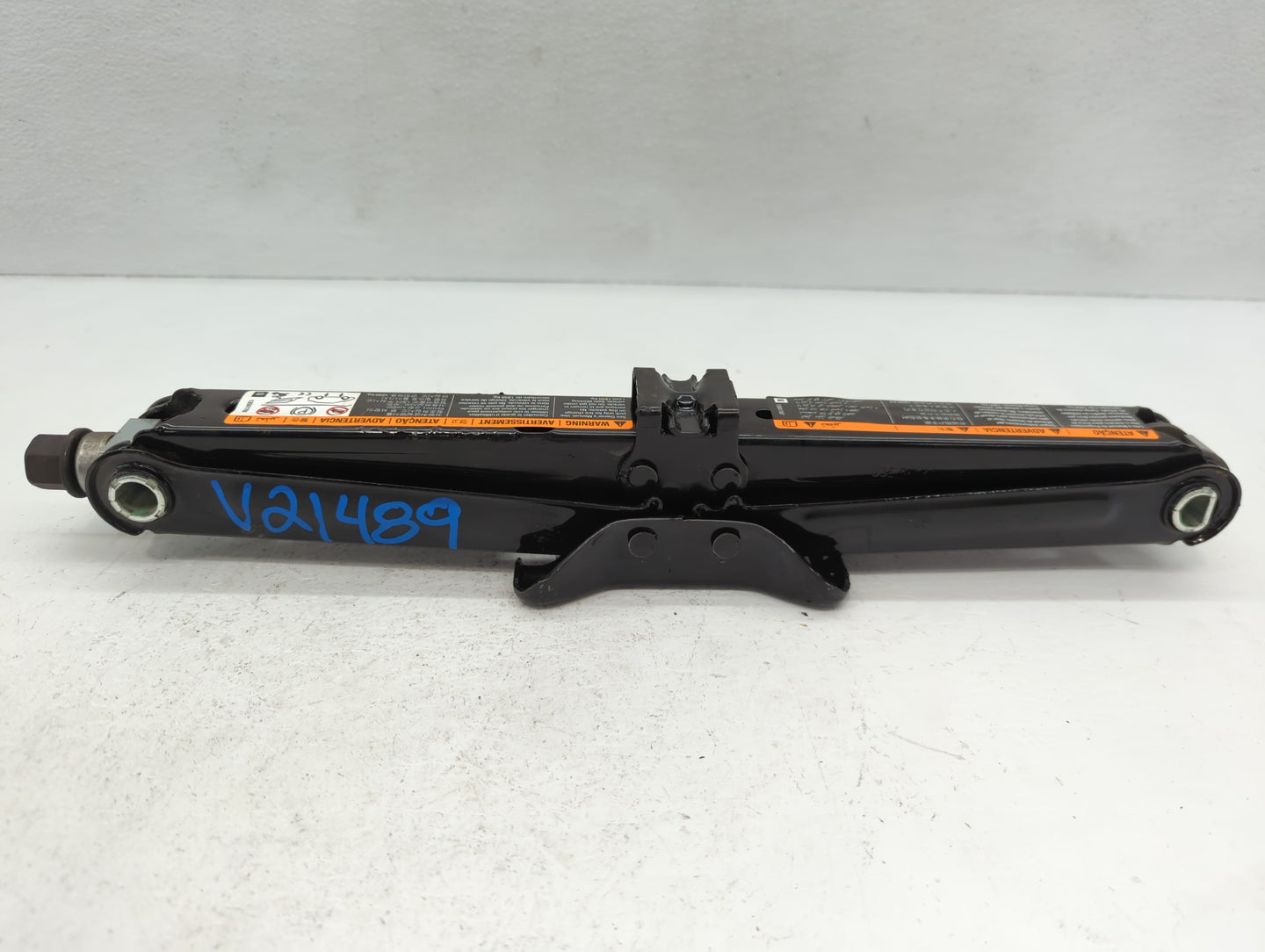 2016 Chevrolet Cruze Limited Spare Scissor Car Jack 1112478 - Oemusedautoparts1.com