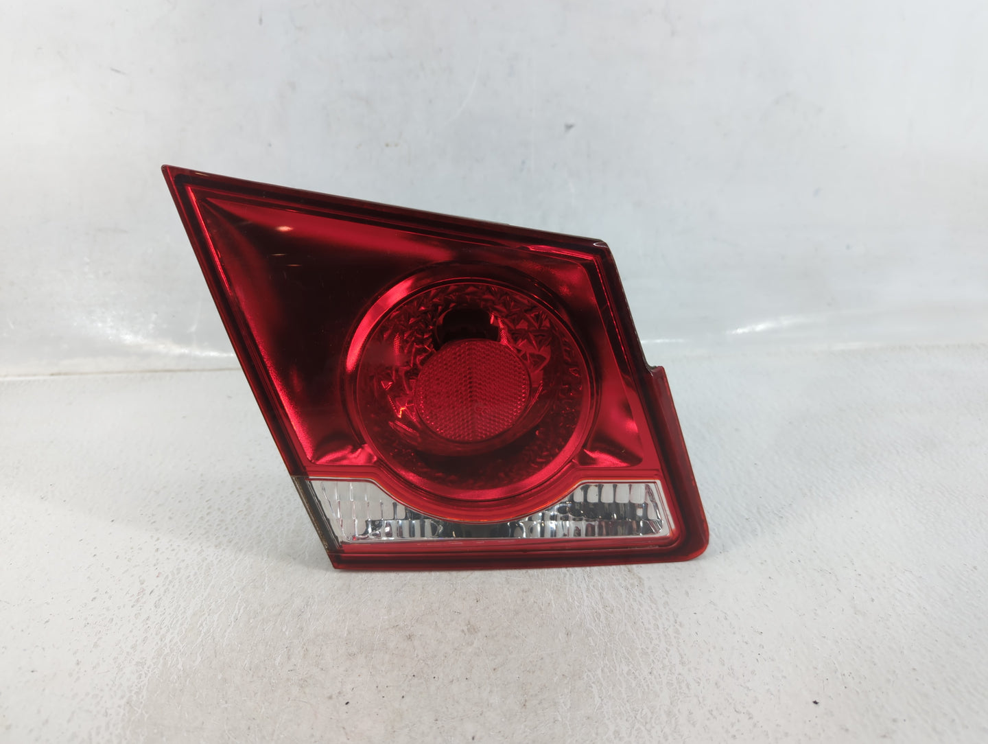 2016 Chevrolet Cruze Limited Tail Light Assembly Driver Left OEM P/N:0042124 Fits Fits 2011 2012 2013 2014 2015 OEM Used Aut