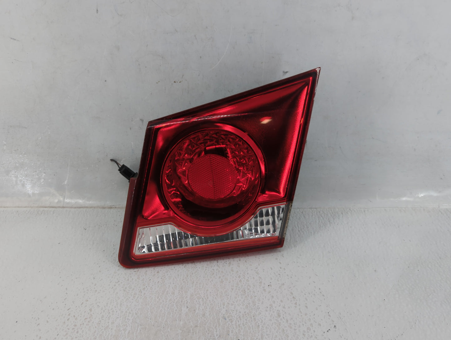 2016 Chevrolet Cruze Limited Tail Light Assembly Passenger Right OEM P/N:0042124 Fits Fits 2011 2012 2013 2014 2015 OEM Used