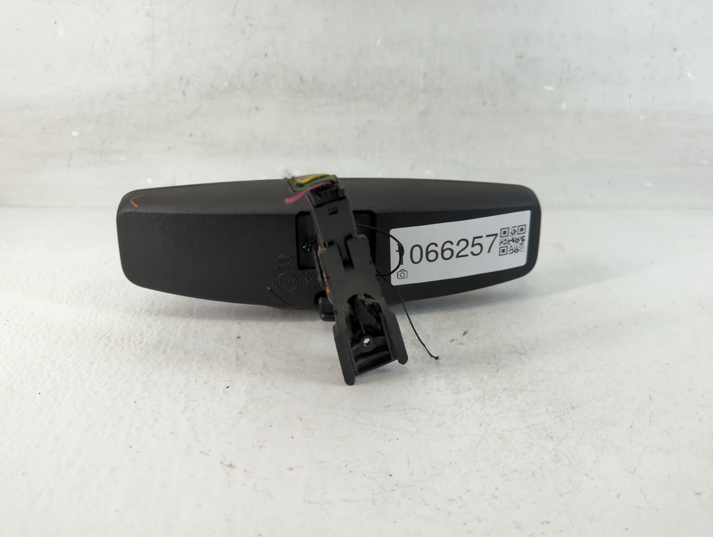 2010-2017 Chevrolet Equinox Interior Rear View Mirror Replacement OEM P/N:E11046392 E11026392 Fits OEM Used Auto Parts - Oem
