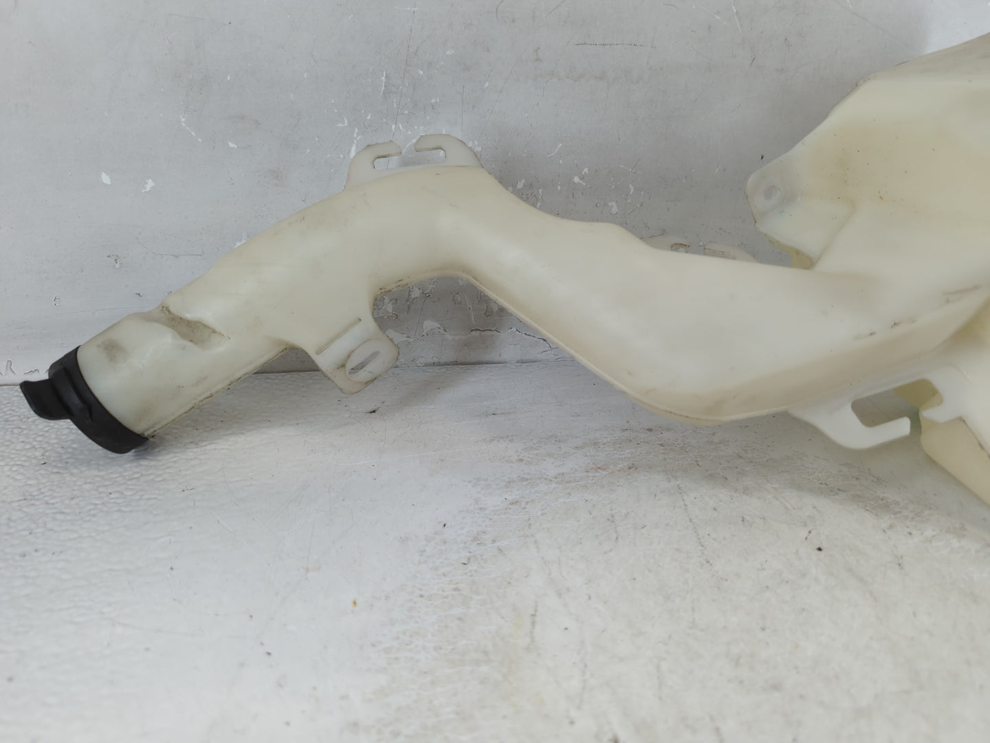 2010-2017 Chevrolet Equinox Windshield Washer Fluid Reservoir Bottle Oem - Oemusedautoparts1.com