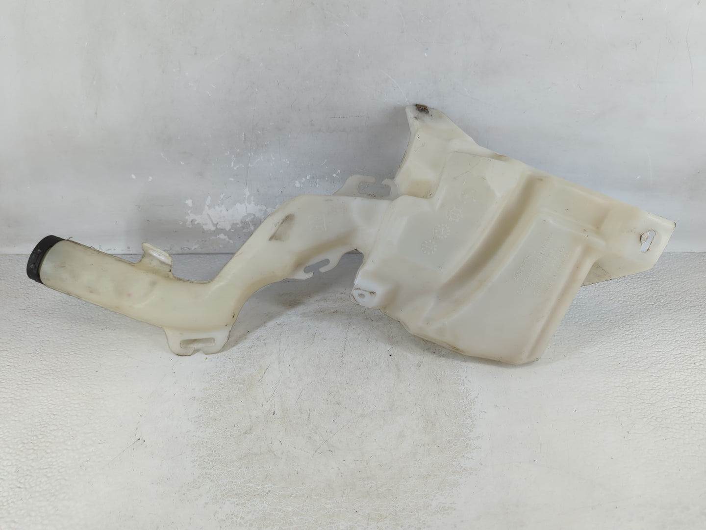 2010-2017 Chevrolet Equinox Windshield Washer Fluid Reservoir Bottle Oem - Oemusedautoparts1.com