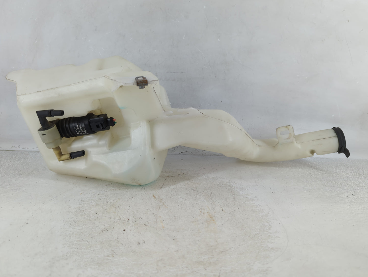 2010-2017 Chevrolet Equinox Windshield Washer Fluid Reservoir Bottle Oem - Oemusedautoparts1.com