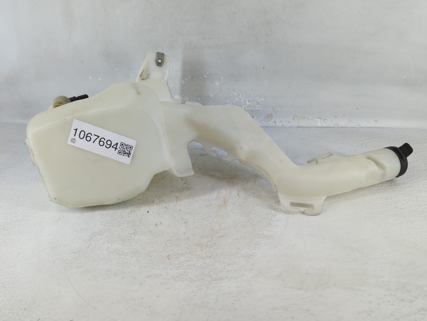 2010-2017 Chevrolet Equinox Windshield Washer Fluid Reservoir Bottle Oem - Oemusedautoparts1.com