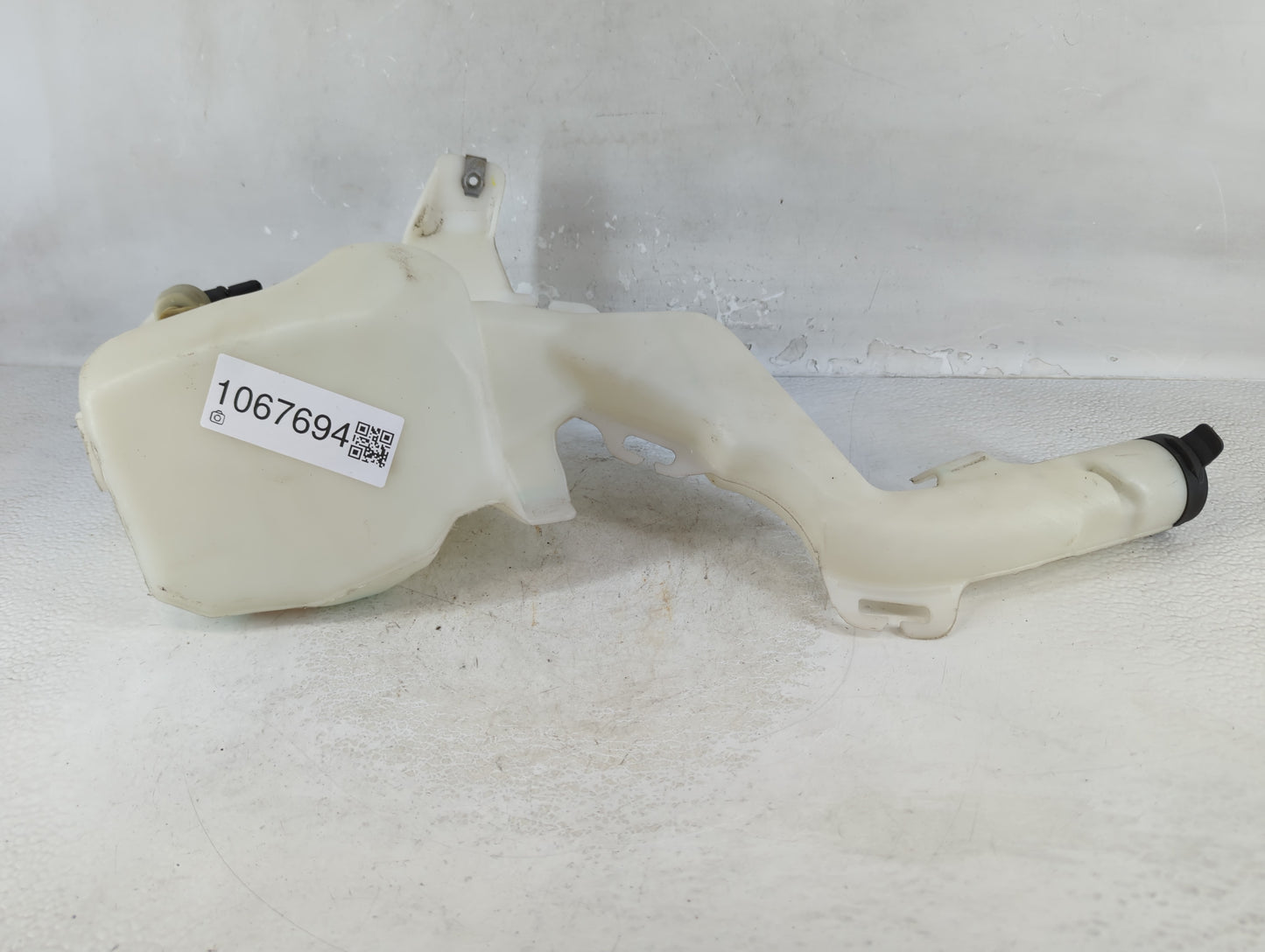 2010-2017 Chevrolet Equinox Windshield Washer Fluid Reservoir Bottle Oem - Oemusedautoparts1.com