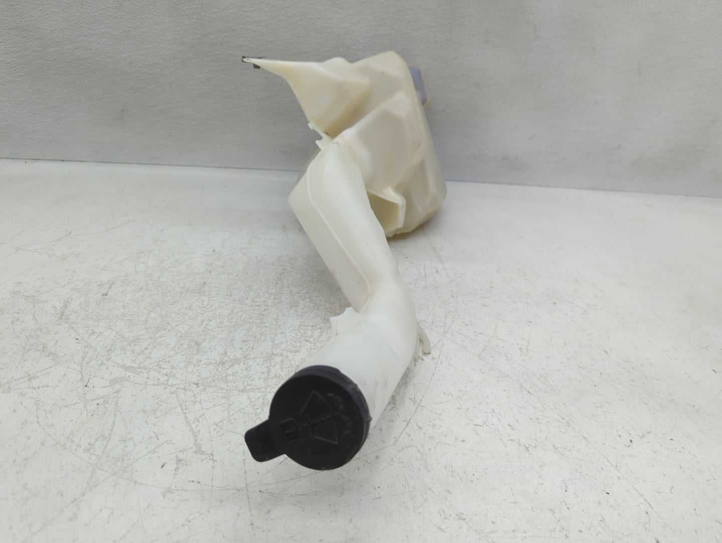 2010-2017 Chevrolet Equinox Windshield Washer Fluid Reservoir Bottle Oem - Oemusedautoparts1.com