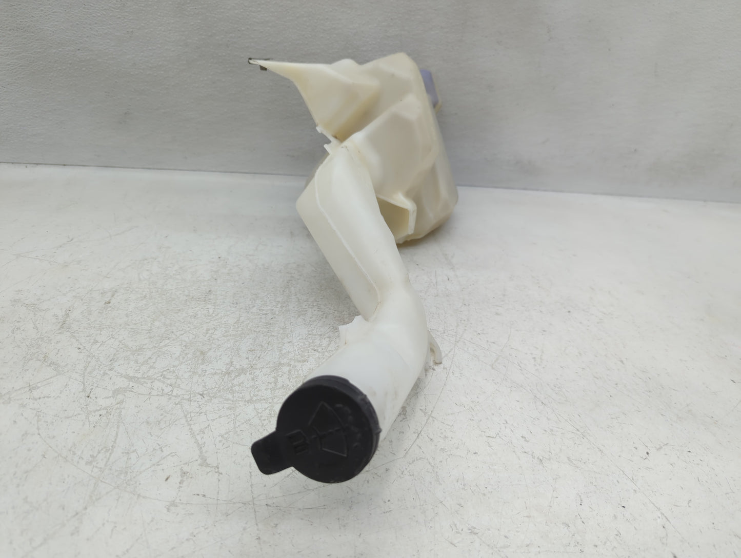 2010-2017 Chevrolet Equinox Windshield Washer Fluid Reservoir Bottle Oem - Oemusedautoparts1.com