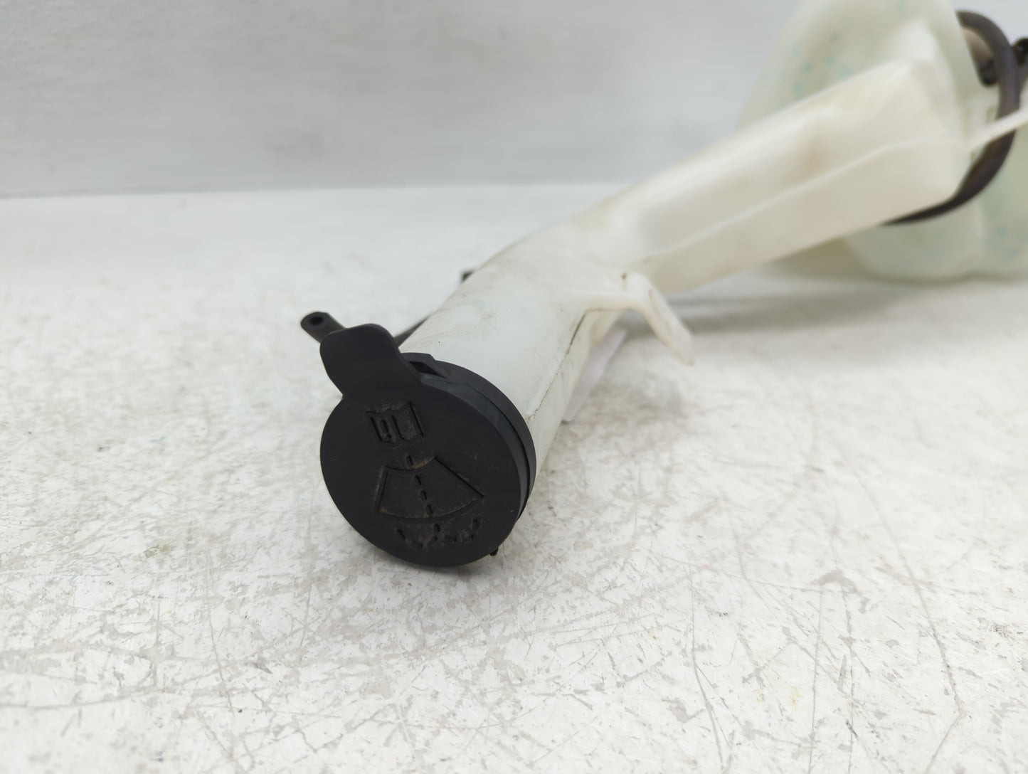 2010-2017 Chevrolet Equinox Windshield Washer Fluid Reservoir Bottle Oem - Oemusedautoparts1.com