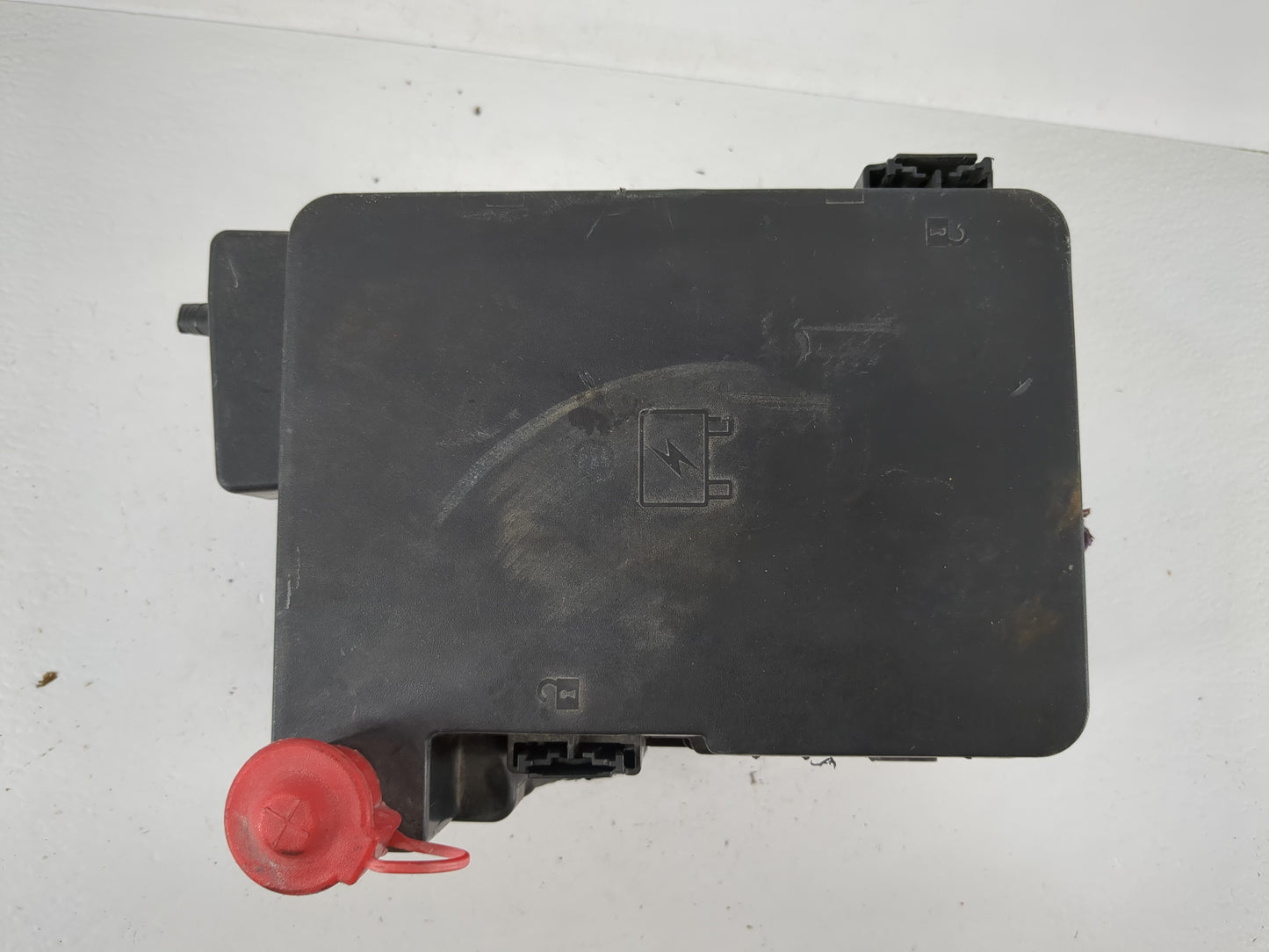 2016-2017 Chevrolet Equinox Fusebox Fuse Box Panel Relay Module P/N:84080470 Fits Fits 2016 2017 OEM Used Auto Parts - Oemus