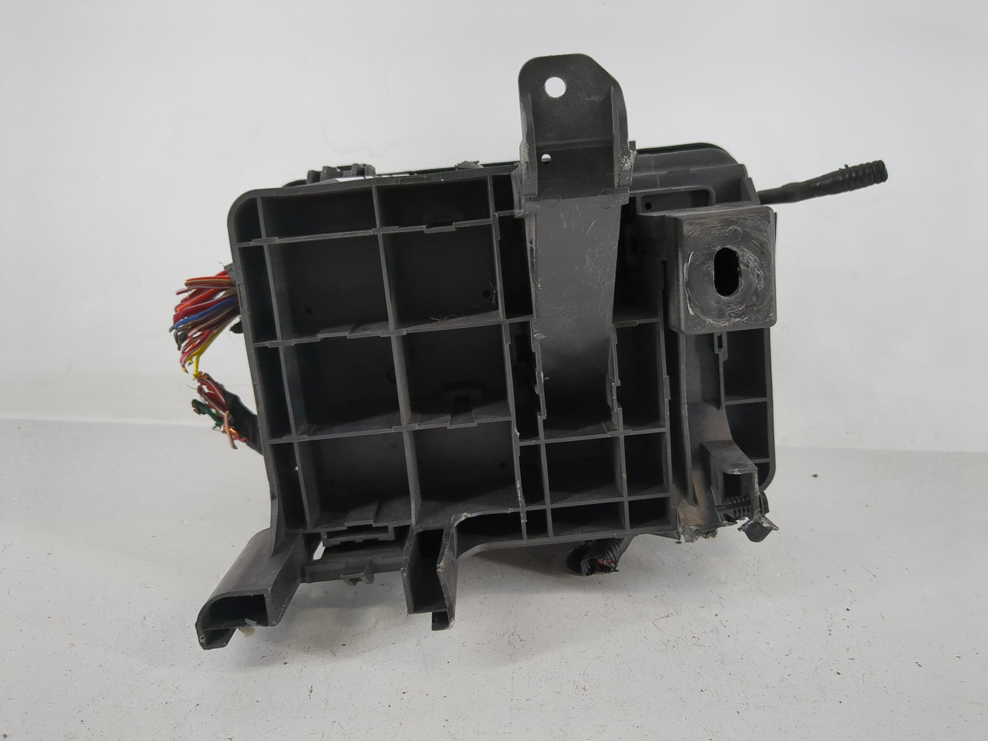 2016-2017 Chevrolet Equinox Fusebox Fuse Box Panel Relay Module P/N:84080470 Fits Fits 2016 2017 OEM Used Auto Parts - Oemus
