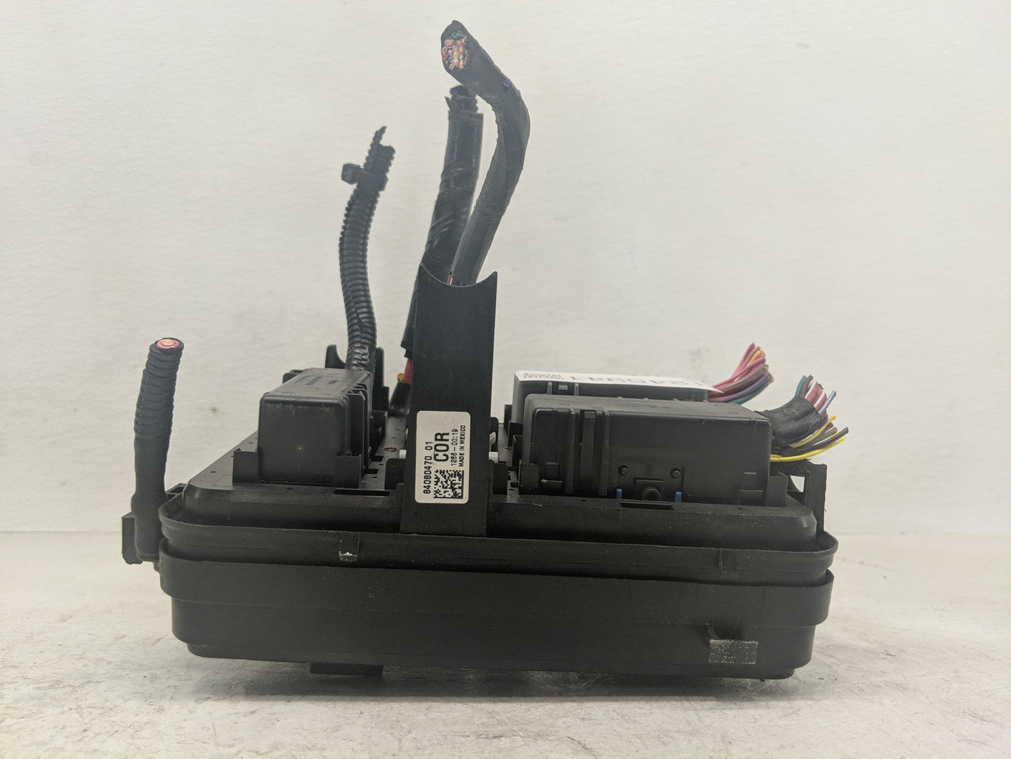 2016-2017 Chevrolet Equinox Fusebox Fuse Box Panel Relay Module P/N:84080470 01 Fits Fits 2016 2017 OEM Used Auto Parts - Oe