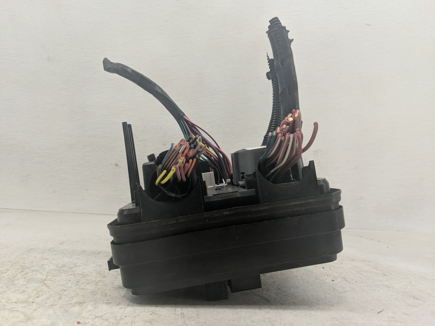 2016-2017 Chevrolet Equinox Fusebox Fuse Box Panel Relay Module P/N:84080470 01 Fits Fits 2016 2017 OEM Used Auto Parts - Oe