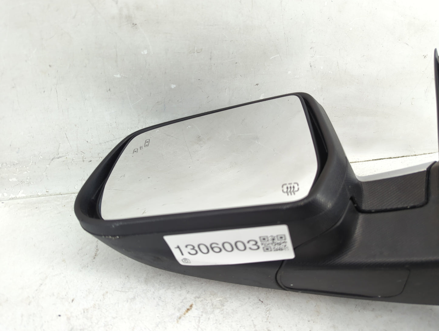 2016-2017 Chevrolet Equinox Driver Side View Mirror - Left Door Mirror OEM Used - Oemusedautoparts1.com