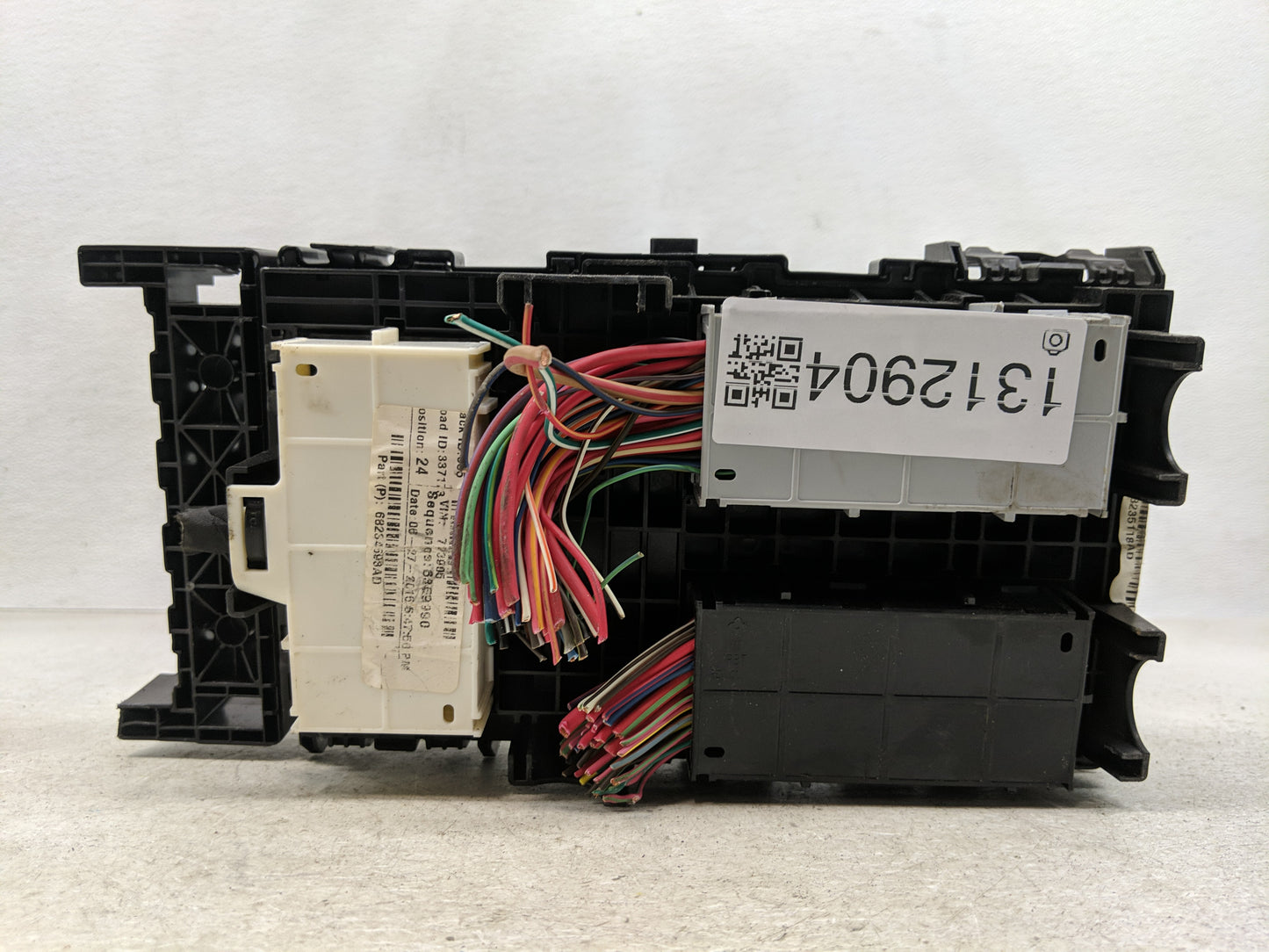 2013-2016 Chevrolet Equinox Fusebox Fuse Box Panel Relay Module P/N:22929763 _01 Fits Fits 2013 2014 2015 2016 OEM Used Auto