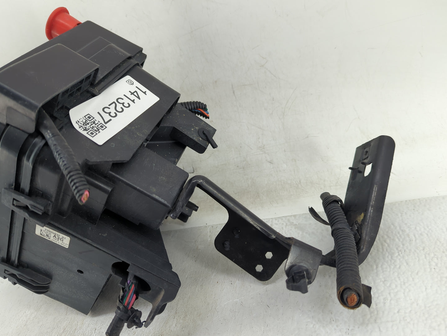 2016 Chevrolet Equinox Fusebox Fuse Box Panel Relay Module P/N:23325532 01 Fits OEM Used Auto Parts - Oemusedautoparts1.com
