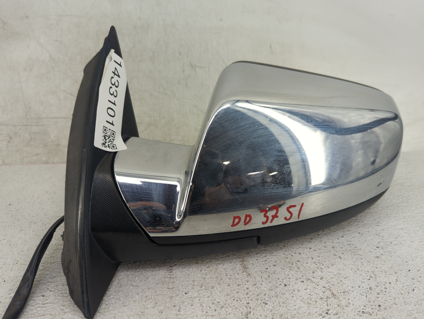 2016-2017 Chevrolet Equinox Driver Side View Mirror - Left Door Mirror OEM Used - Oemusedautoparts1.com