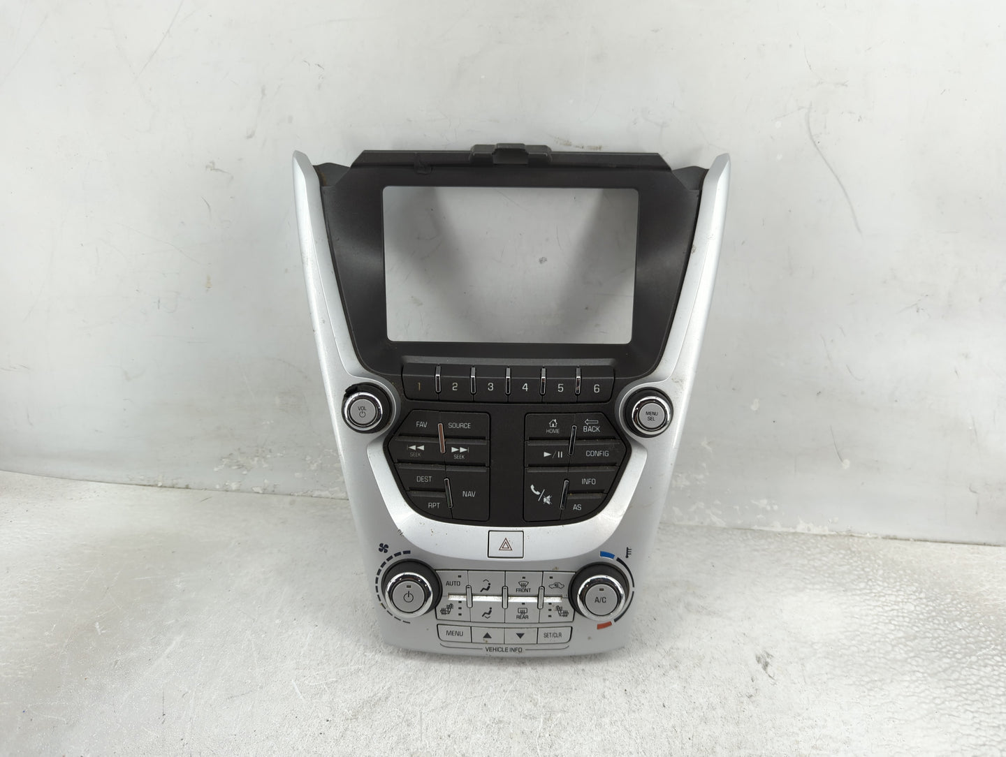 2016-2016 Chevrolet Equinox Radio Control Panel Silver - Oemusedautoparts1.com