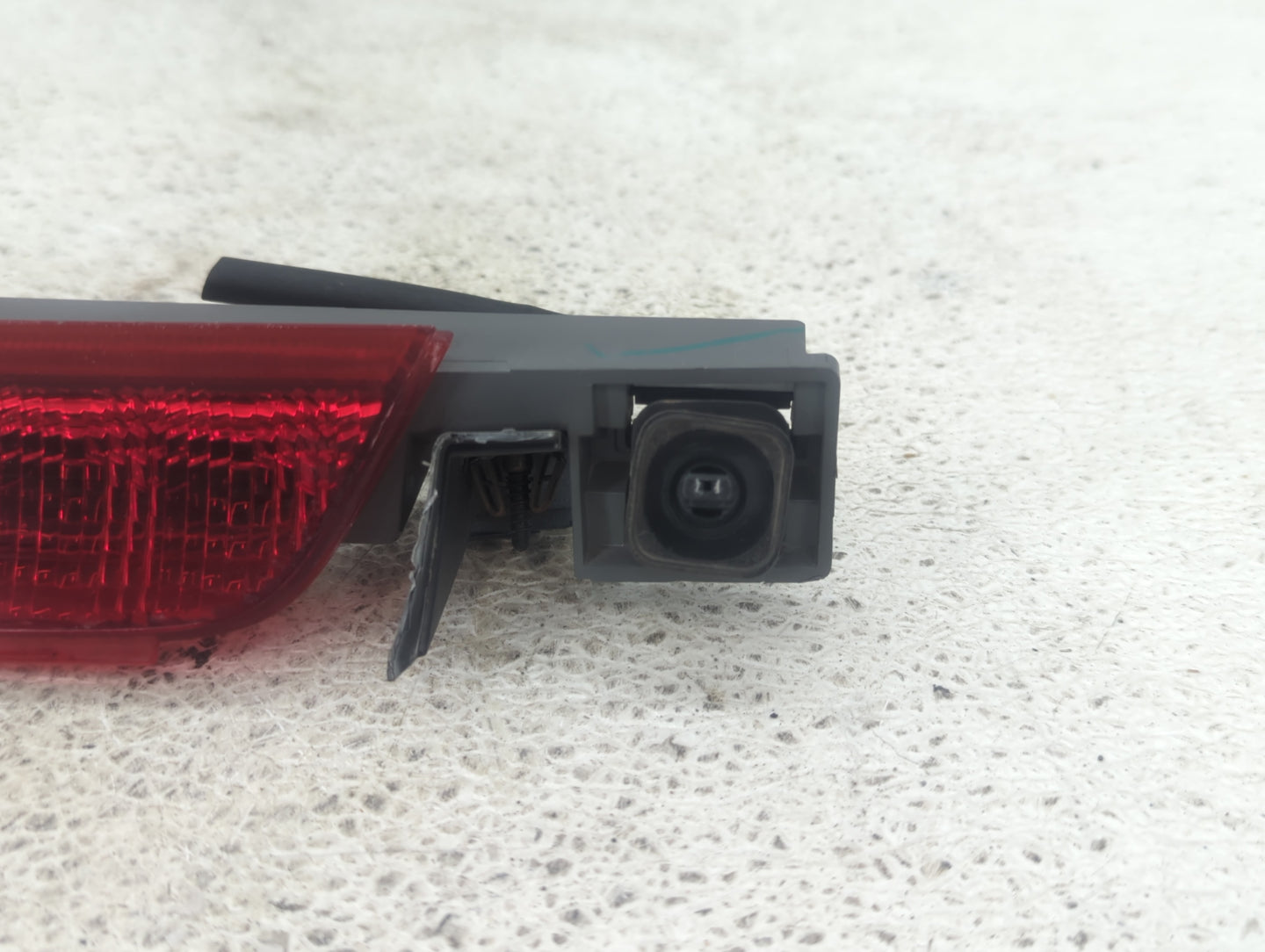 2016 Chevrolet Equinox Third Brake Light Tail Light P/N:P7895 Fits OEM Used Auto Parts - Oemusedautoparts1.com