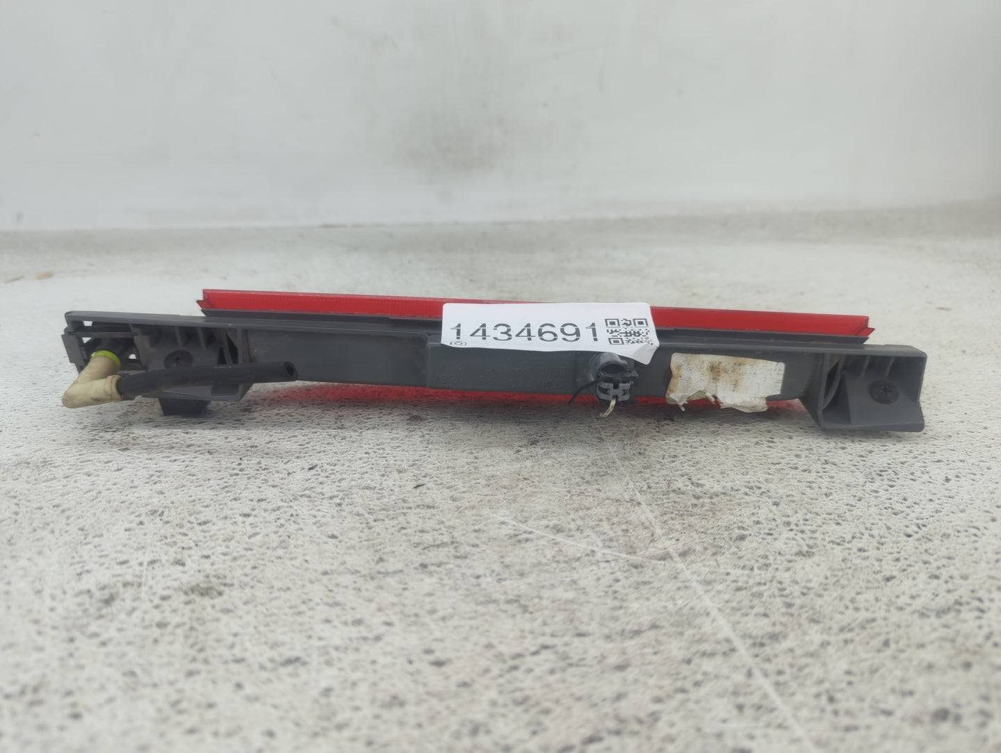 2016 Chevrolet Equinox Third Brake Light Tail Light P/N:P7895 Fits OEM Used Auto Parts - Oemusedautoparts1.com
